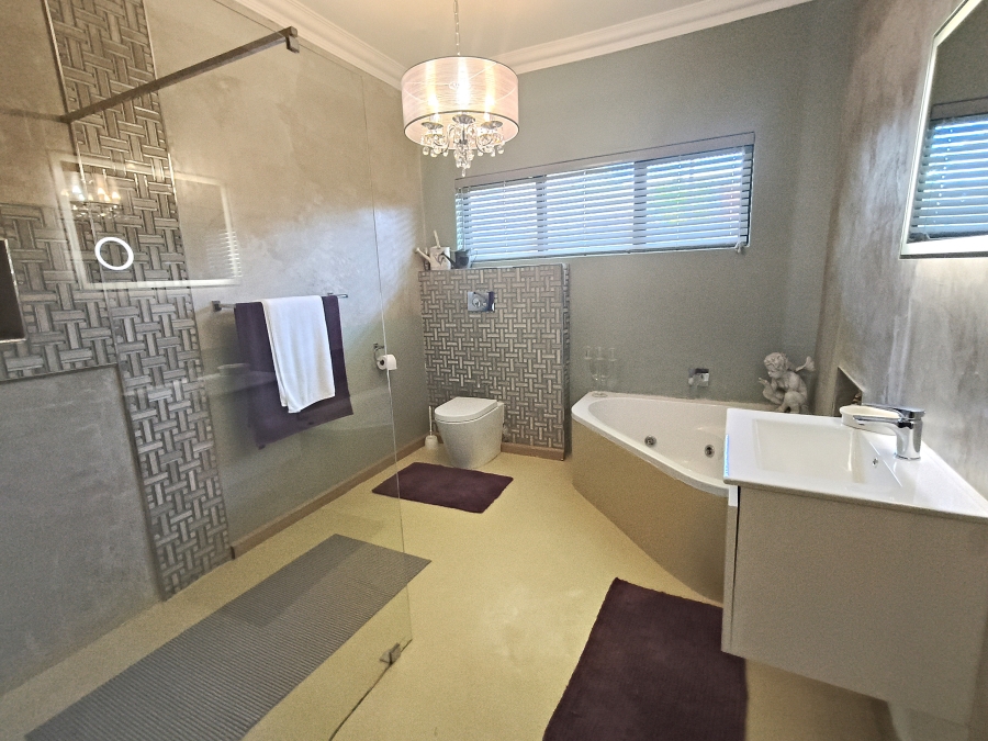 3 Bedroom Property for Sale in Gordons Bay Central Western Cape